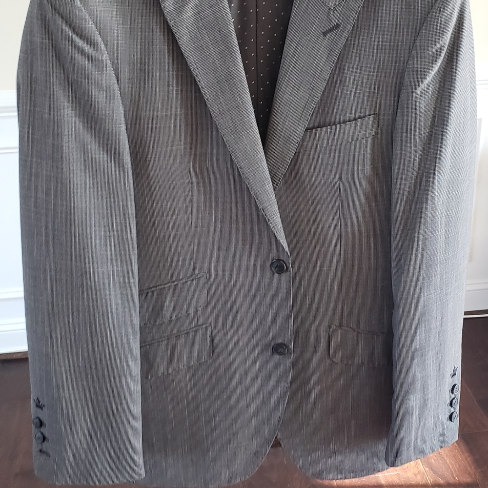 Suit - Picture 7 of 8